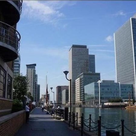 Apartment Wharf - Meridian Place Баркинг Екстериор снимка