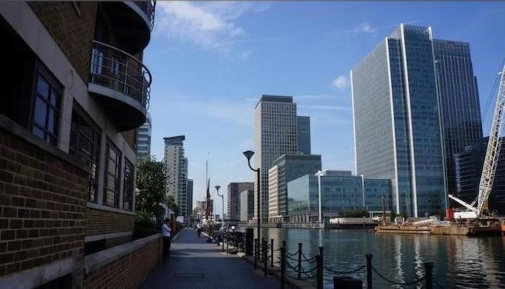 Apartment Wharf - Meridian Place Баркинг Екстериор снимка