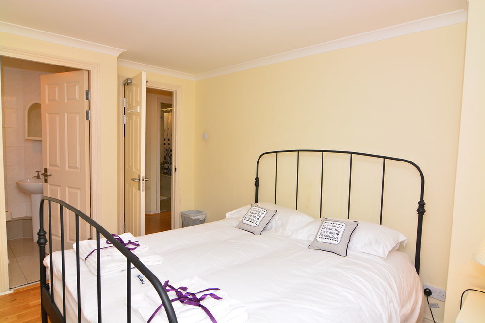 Apartment Wharf - Meridian Place Баркинг Екстериор снимка