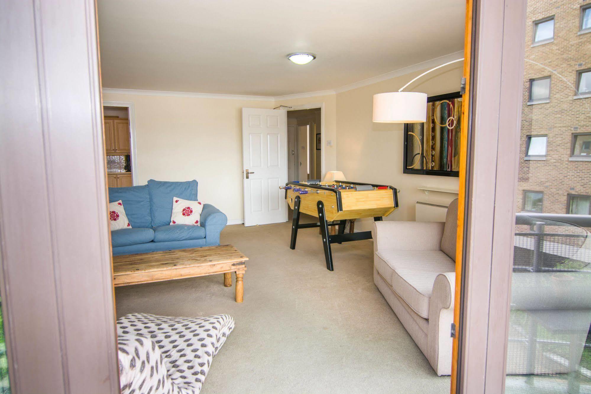 Apartment Wharf - Meridian Place Баркинг Екстериор снимка