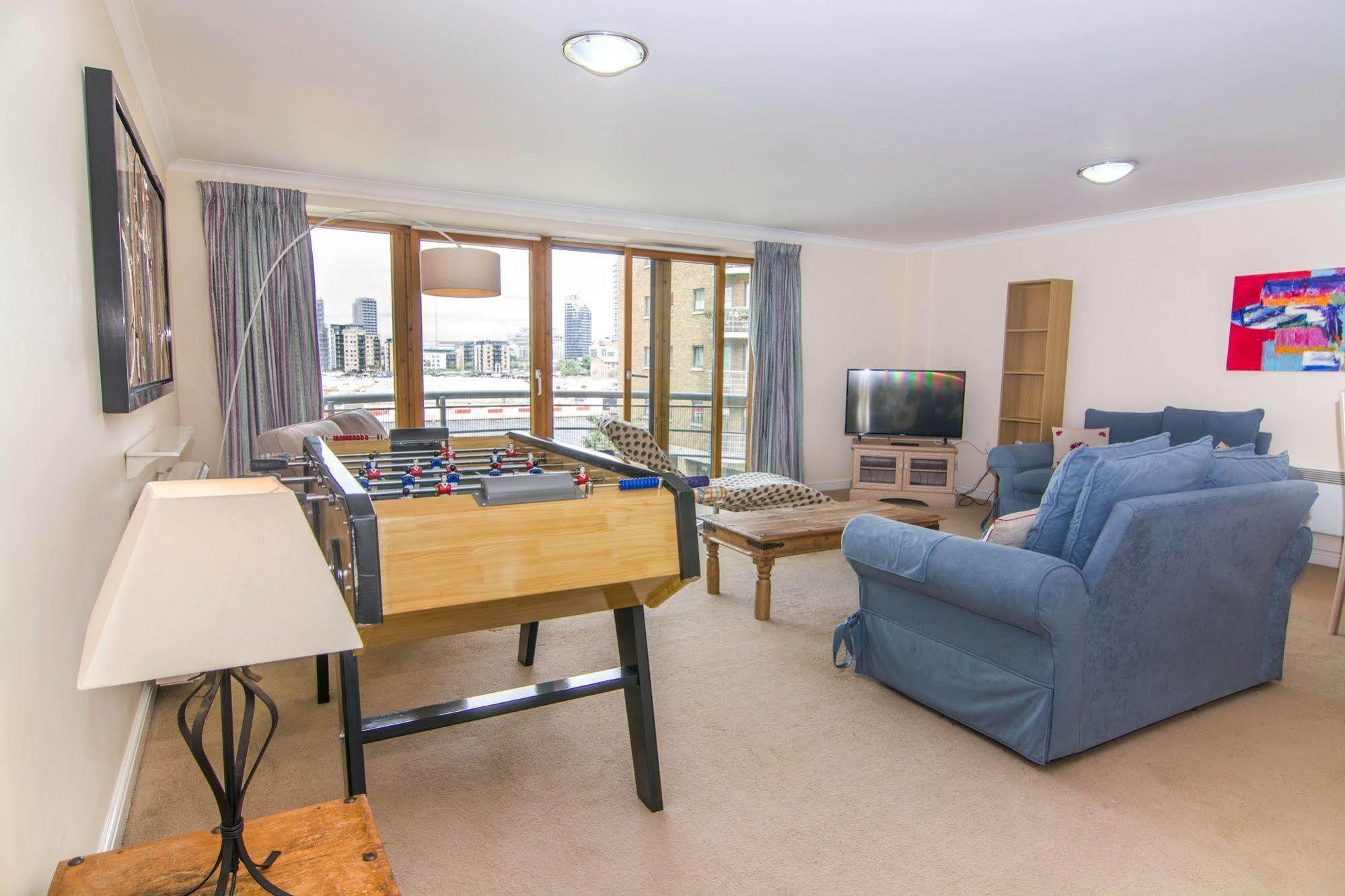 Apartment Wharf - Meridian Place Баркинг Екстериор снимка