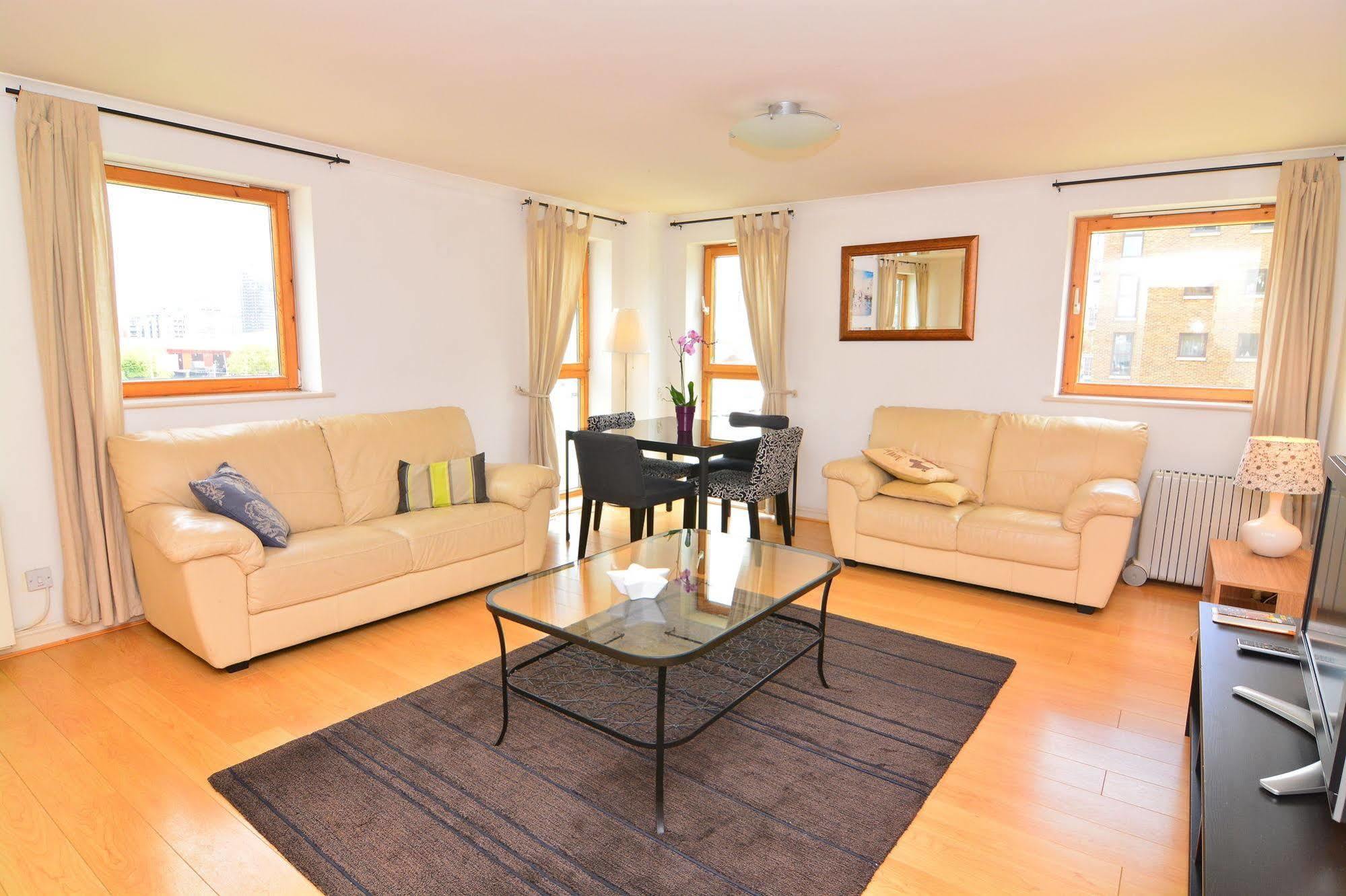 Apartment Wharf - Meridian Place Баркинг Екстериор снимка
