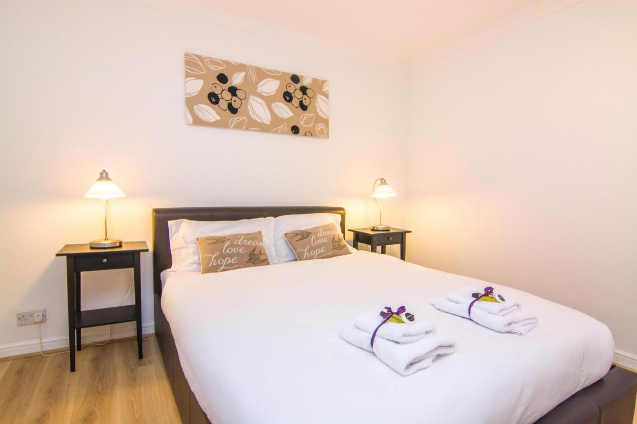 Apartment Wharf - Meridian Place Баркинг Екстериор снимка