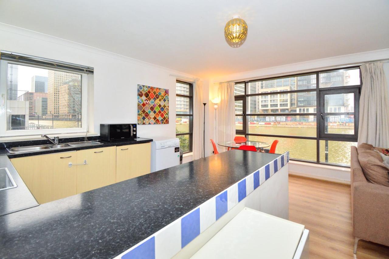 Apartment Wharf - Meridian Place Баркинг Екстериор снимка
